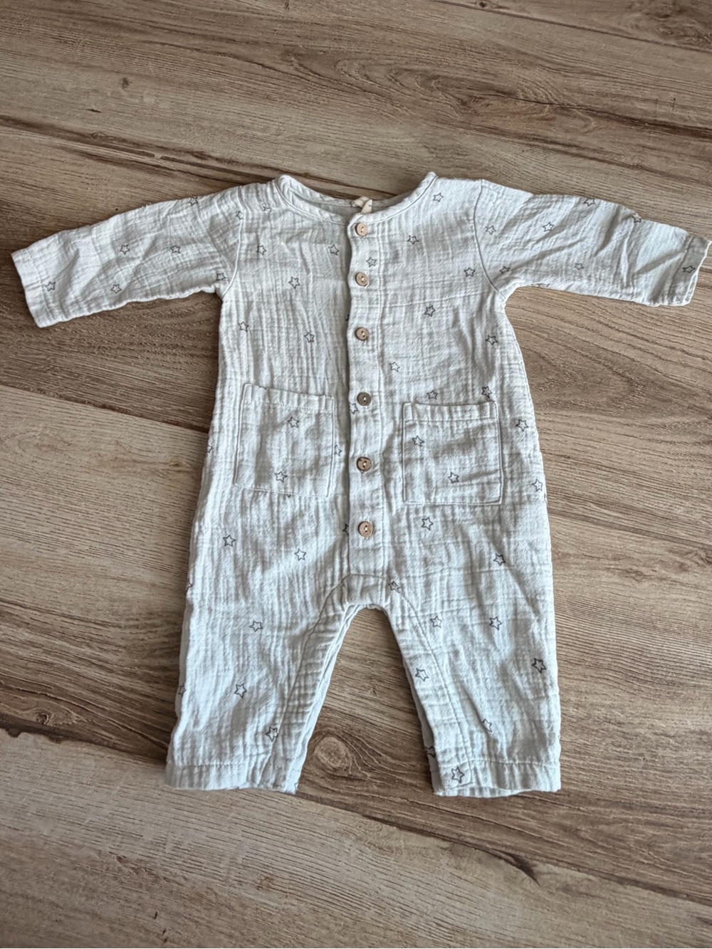 Quincy Mae Cream Muslin Star One-Piece Bodysuit
